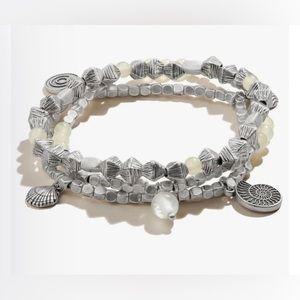 Retired rare NWT Nautilus Ocean Beach Multi-charm stretch bracelets set …